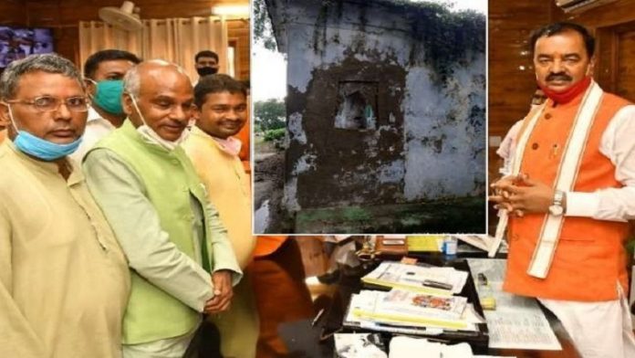 अंबेडकरनगर में कालिका मंदिर का रास्ता रोका मजार की दीवार से