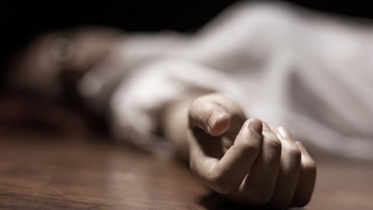 पढ़ाई के लिए बार-बार बोलती थी माँ, 15 साल की बेटी ने बेल्ट से गला घोंट मार डाला