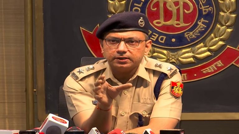 जामताड़ा के साइबर जालसाजों ने बदली चाल: दिल्ली पुलिस का खुलासा, मास्टरमाइंड अल्ताफ और गुलाम अंसारी सहित 14 को दबोचा