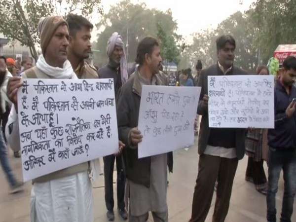 केजरीवाल पाकिस्तानी हिंदू शरणार्थी
