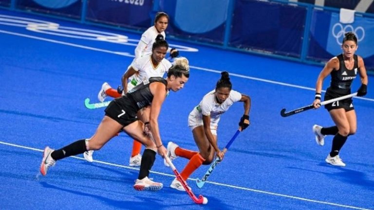 अर्जेंटीना ने मैच जीता, भारतीय लड़कियों ने दिल: सेमीफाइनल में 2-1 से हारने के बाद भी हो रही महिला हॉकी टीम की तारीफ