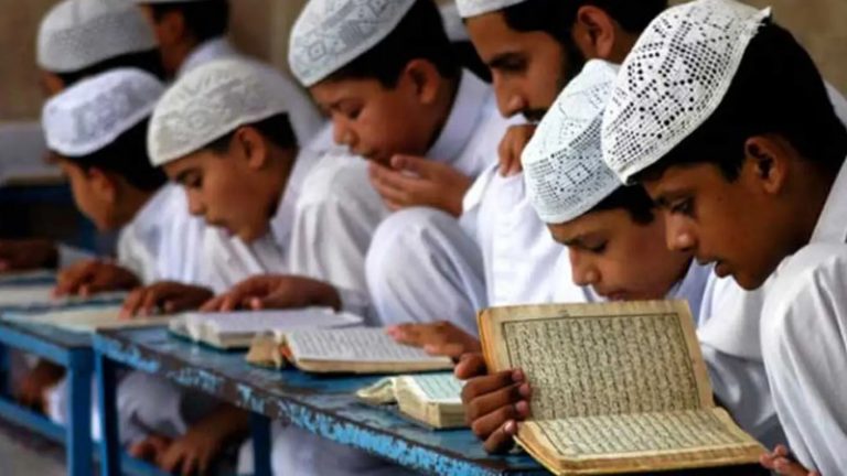 मदरसों पर असम सरकार सख्त: लोकेशन से लेकर मौलवी तक की माँगी रिपोर्ट, 100 छात्र- 3 किमी दूरी जरूरी