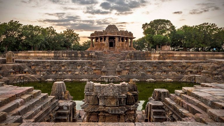 मोढ़ेरा सूर्य मंदिर: भगवान सूर्य की स्वर्ण प्रतिमा को इस्लामी आक्रांता खिलजी ने जब लूटा, तब से नहीं होता पूजा-पाठ