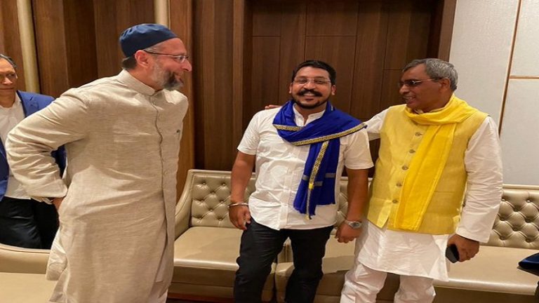 एक साथ दिखे ओवैसी, राजभर और चंद्रशेखर तो सपा में शामिल हुए मुख्तार अंसारी के भाई और चौधरी: जानिए UP में इसके सियासी मायने