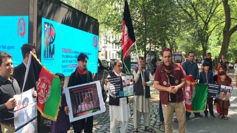 ‘तालिबान पाकिस्तानी समर्थन के बिना एक भी दिन नहीं टिक सकता’: पश्तूनों ने पाकिस्तान के खिलाफ न्यूयॉर्क में किया विरोध प्रदर्शन