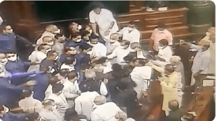 राज्यसभा हंगामा, महिला मार्शल के साथ हुई हाथापाई
