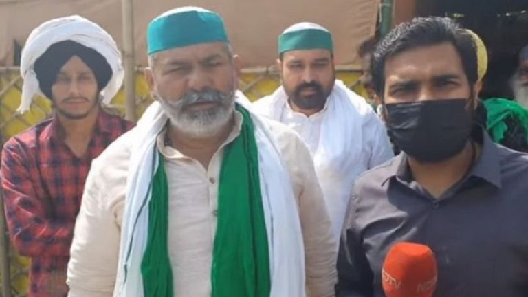 ‘किसान नेता’ राकेश टिकैत 15 अगस्त को मनाएँगे गणतंत्र दिवस! हेकड़ी गायब होने पर सोशल मीडिया पर हुई खिंचाई: देखें वीडियो