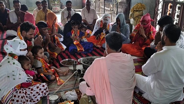 15 साल पहले दबाव में मुस्लिम बने 3 परिवारों के 18 सदस्यों ने अपनाया हिंदू धर्म, कहा- अपना धर्म अपना ही होता है