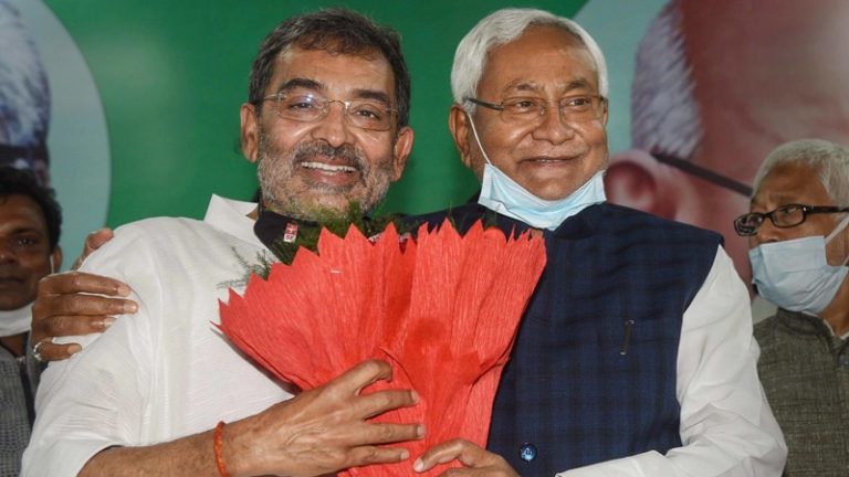 चौटाला से मिल नीतीश पहुँचे पटना, कुशवाहा ने बता दिया ‘पीएम मैटेरियल’, बीजेपी बोली- अगले 10 साल तक वैकेंसी नहीं