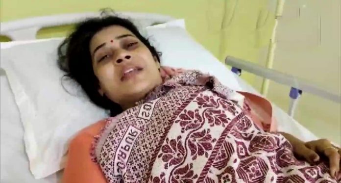 महाराष्ट्र के पुणे में एनसीपी कार्यकर्ता ने महिला सरपंच को पीटा