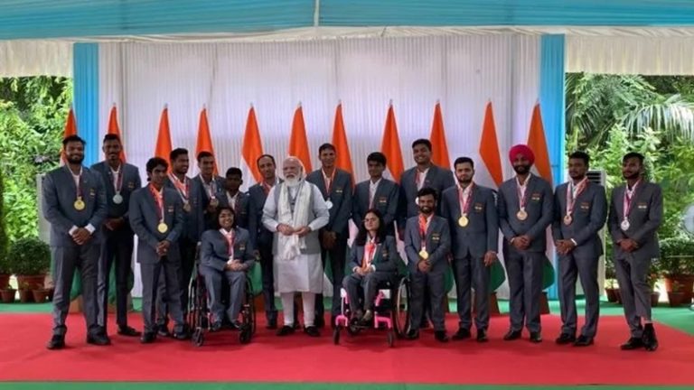 19 पदक जीतकर इतिहास रचने वाले पैरालिंपियंस के सम्मान में पीएम मोदी ने आयोजित की पार्टी: गदगद नजर आए भारतीय खिलाड़ी