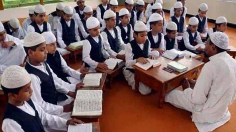 गैर-मुस्लिमों को इस्लामी शिक्षा देना संविधान का उल्लंघन: NCPCR ने यूपी मदरसा बोर्ड को फटकारा, निर्देश के बावजूद एडमिशन देने की कर रहे थे बात