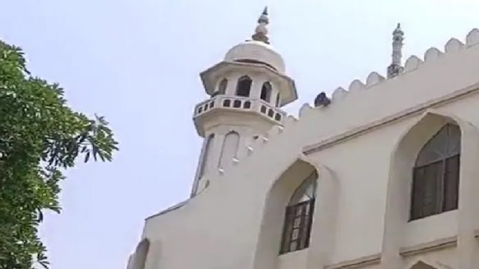 अलीगढ़, मस्जिद, मौलवी, रेप