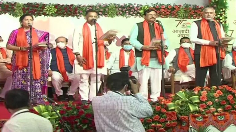 गुजरात के CM भूपेंद्र पटेल ने बनाई 24 मंत्रियों की टीम, विजय रुपाणी कैबिनेट से किसी को मौका नहीं
