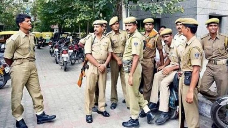 गैंगरेप मामले में राजस्थान पुलिस की कार्रवाई से असंतुष्ट महिला ने DSP ऑफिस के बाहर छिड़का पेट्रोल, बुजुर्ग ने भी लगाई आग