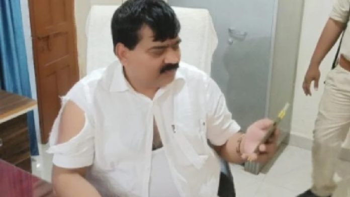 प्रतापगढ़, संगम लाल गुप्ता, पिटाई
