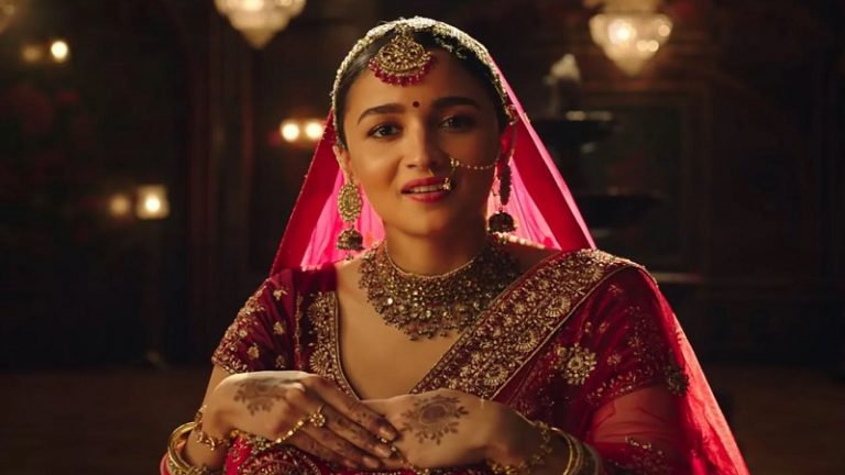 ‘कन्यादान’ एड की वजह से मुश्किल में फँसीं आलिया भट्ट: मुंबई में शिकायत दर्ज, हिन्दू परंपराओं का मजाक उड़ाना पड़ा भारी