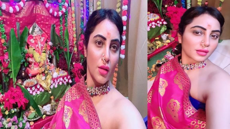 ‘अल्लाह की लानत है तेरे ऊपर, इतनी भी नीचता अच्छी नहीं’: भगवान गणेश के साथ अर्शी खान ने शेयर की बोल्ड तस्वीर, हुईं ट्रोल
