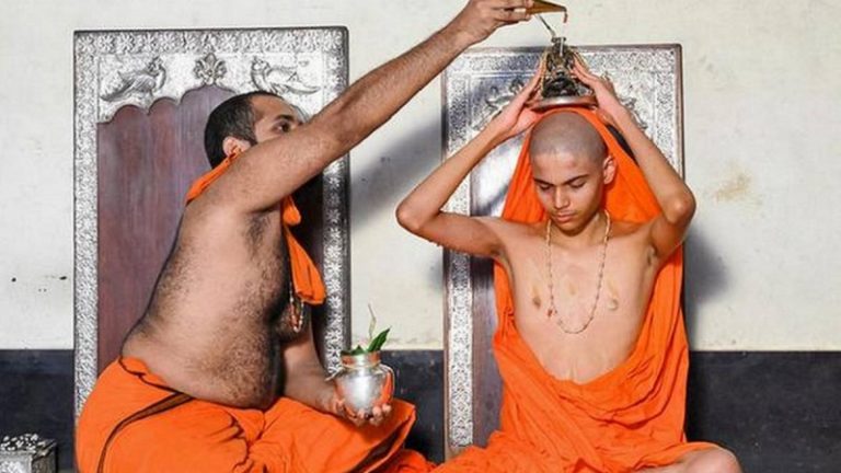 ‘बाल श्रम जैसा है बाल संन्यास’: हाई कोर्ट ने नहीं मानी दलील, शिरूर मठ के पीठाधपति बने रहेंगे 16 वर्षीय वेदवर्धन तीर्थ
