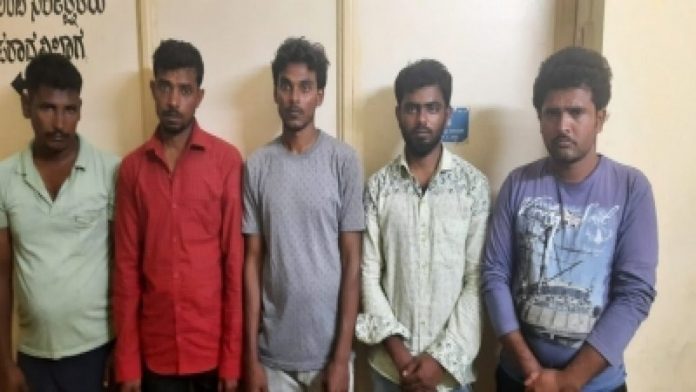 कैब ड्राइवर, छेड़खानी