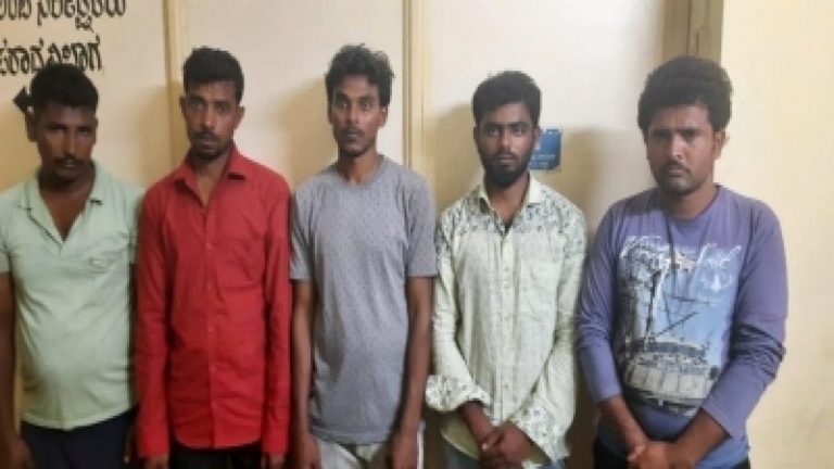 5 कैब ड्राइवर, नाम: आसिफ, नवाज, सलमान… 20 साल की युवती को घेर कर छेड़ा, ₹5 लाख माँगे