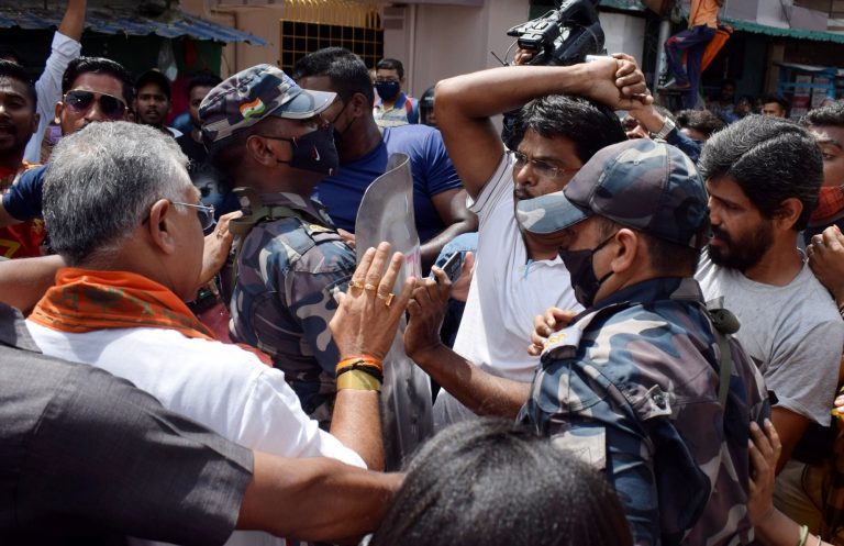 दिलीप घोष पर हमले में 8 गिरफ्तार: ‘ममता का राजनीतिक दिखावा’ कह BJP ने की अधिकारियों पर एक्शन की माँग