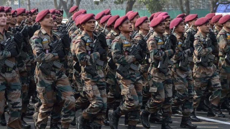 सेना के सिलेबस में कौटिल्य का अर्थशास्त्र और गीता की सिफारिश, कॉन्ग्रेस ने कहा- ‘मुस्लिम सैनिकों की मदद से जीते कारगिल’