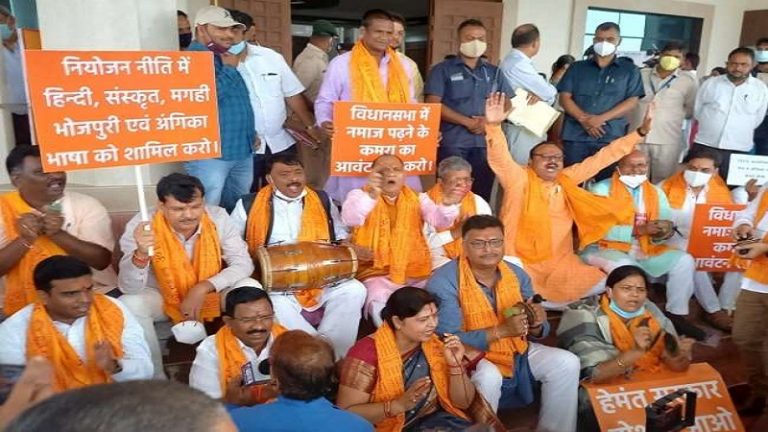 झारखंड विधानसभा में ‘श्री राम’ का जयघोष, BJP विधायकों ने किया कीर्तन: नमाज के लिए कमरे पर विवाद गहराया