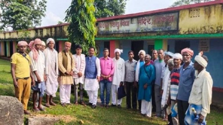 धर्मांतरण करने वाले नहीं लड़ पाएँगे पंचायत चुनाव: झारखंड में आदिवासियों का ऐलान, ईसाई बने व्यक्ति का शव नहीं दफनाने दिया