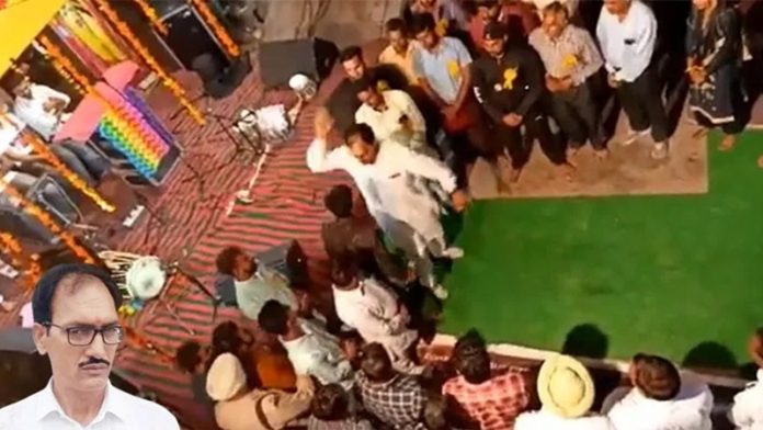कॉन्ग्रेस विधायक जोगिंदर पाल ने दलित युवक को पीटा