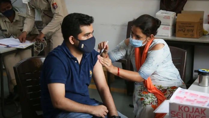 केरल में 2000 से अधिक शिक्षकों ने नहीं लगवाई वैक्सीन