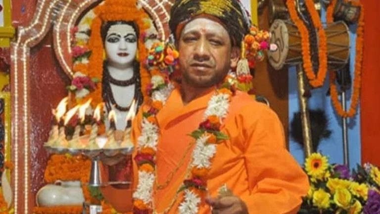 अब कॉन्ग्रेस के ‘चुनावी हिंदू’ CM योगी को सिखाएँगे पूजा-पाठ, महंत का उड़ाया मजाक तो लोगों ने गिरोह को समझाया ‘हिन्दू धर्म’