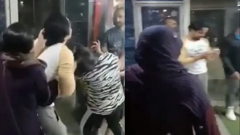 बाइक पर प्रेमिका संग ‘मस्ती’ कर रहा था शमीम, बीवी ने जूती से पीटा: Video वायरल, कोर्ट में चल रहा तीन तलाक का केस