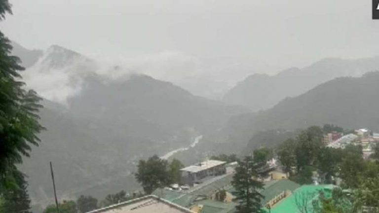उत्तराखंड में भारी बारिश के कारण तबाही, अब तक 8 लोगों की मौत, केदारनाथ से लौट रहे 22 श्रद्धालुओं को SDRF ने बचाया