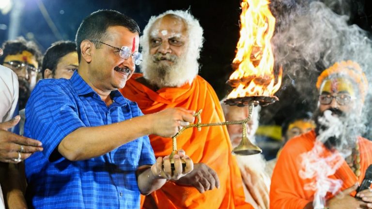 ‘मस्जिद तोड़ कर बनाए गए मंदिर में मेरा राम नहीं बस सकता’: अयोध्या पहुँचे केजरीवाल तो लोगों ने याद दिलाई ‘नानी’
