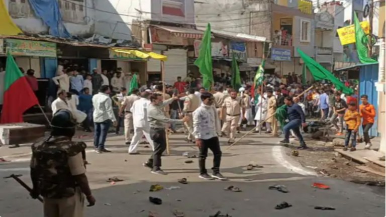 ईद-ए-मिलाद के दौरान देश के कई हिस्सों में बवाल: MP के धार में बैरिकेड तोड़ा, कानपुर में लाउडस्पीकर लगाने को लेकर पुलिस से झड़प