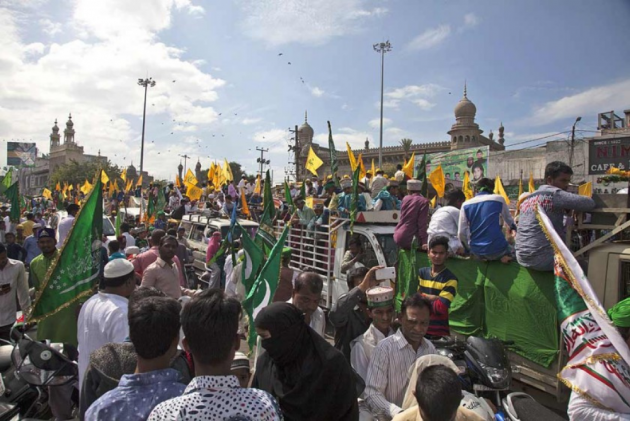 गुजरात सरकार ने ईद-ए-मिलाद जुलूस में 400 लोगों को शामिल होने की दी अनुमति, तीन मुस्लिम विधायकों ने CM को लिखा था पत्र