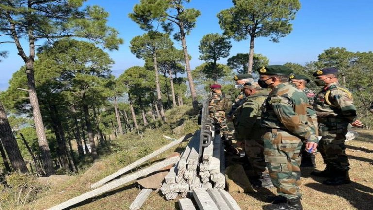 J&K में आतंकियों के खिलाफ अभियान तेज, LOC पहुँचे सेना प्रमुख : 6 आतंकी मार गिराए गए, टारगेट किलिंग की NIA जाँच