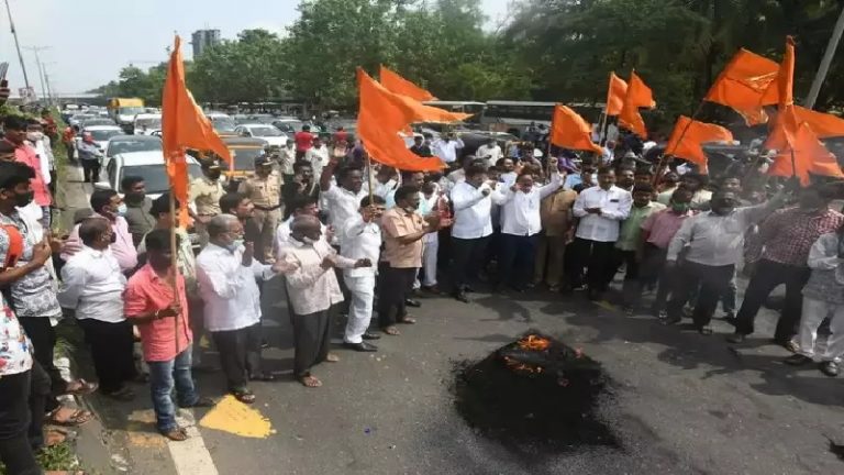 सरकारी बसों में तोड़फोड़, ऑटो रिक्शा वालों की पिटाई, पत्थरबाजी: ‘महाराष्ट्र बंद’ में सत्ताधारी गठबंधन की गुंडई, जगह-जगह जाम की सड़कें