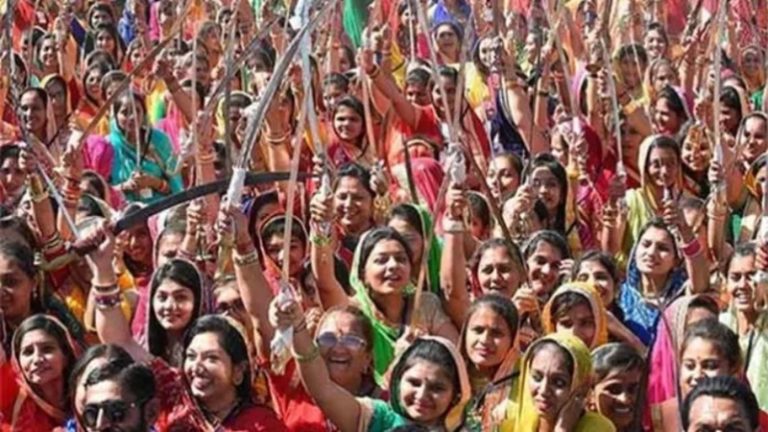 ‘तलवार रास’ में 200 राजपूत वीरांगनाओं ने दिखाया कौशल, सुलगे लिबरल मुहर्रम से करने लगे तुलना