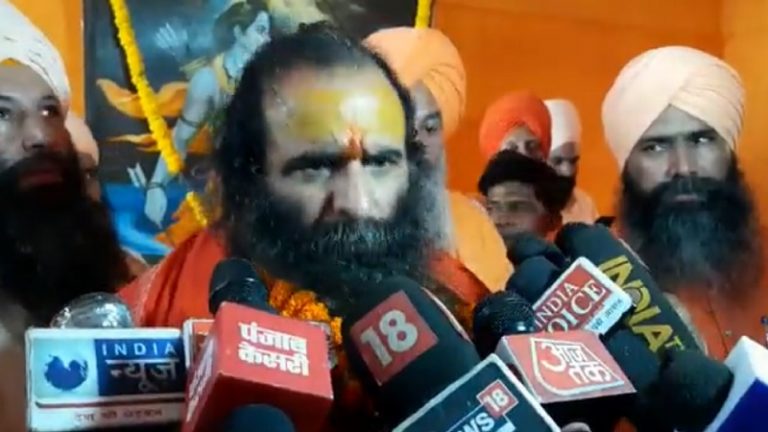 ‘सनातन की रक्षा के लिए योगी का सत्ता में लौटना ज़रूरी’: रविंद्र पुरी बने अखाड़ा परिषद के अध्यक्ष, नरेंद्र गिरी की मौत के बाद खाली था पद