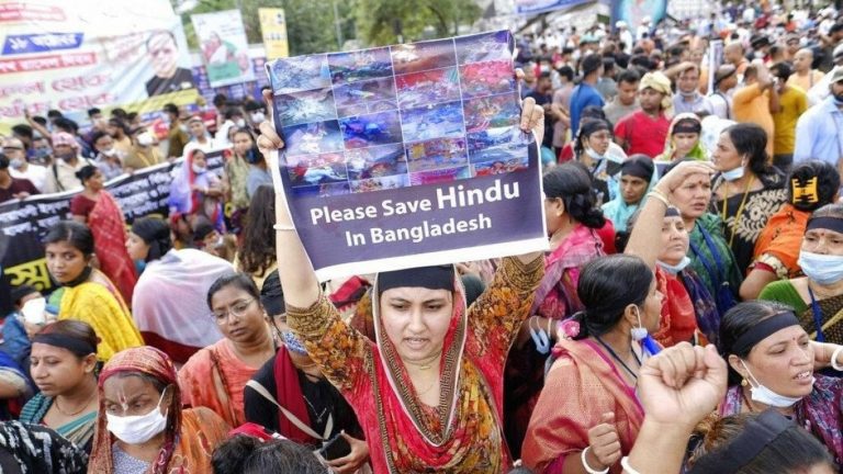 बांग्लादेश में बंगाली राष्ट्रवाद से इस्लामी कट्टरपंथ की यात्रा: 22% से घटकर मात्र 9.5% रह गए हिन्दू, उन पर भी संकट