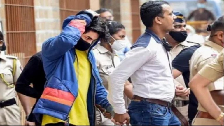 जेल में रोते रहते हैं आर्यन, जेल का ही खाते हैं खाना: जेल के एक कैदी ने सुनाई ड्रग्स मामले में बंद कैदी नंबर 956 की कहानी