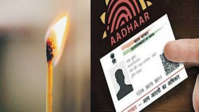 बिहार आधार आग, मुखिया, पोस्टमैन
