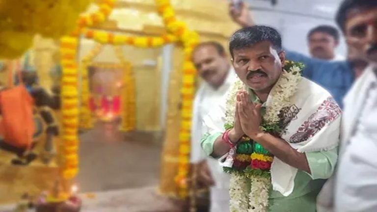 कर्नाटक में MLA की माँ सहित चार परिवारों ने ईसाई धर्म छोड़ की हिन्दू धर्म में घरवापसी, मंदिर में पूजा-अर्चना कर सुधारी गलती