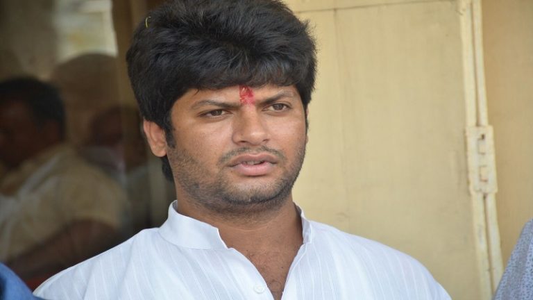 कॉन्ग्रेस MLA का बेटा गिरफ्तार, तलाश में लगाए गए थे पोस्टर: शादी का झाँसा दे पार्टी वर्कर से रेप का है आरोप