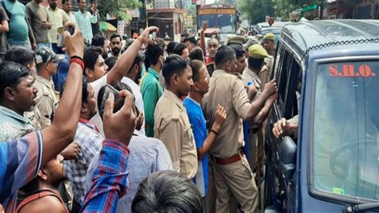 प्रार्थना की आड़ में 5 साल से चल रहा था ईसाई धर्मांतरण का खेल, पादरी अब्राहम समेत 50 हिरासत में: गरीबों को बनाया निशाना