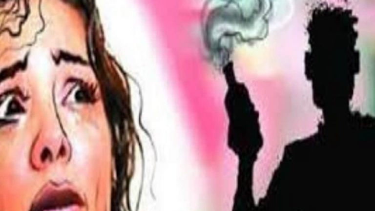 दुकान पर सामान लेने गई युवती से राशिद-फिरोज ने की छेड़छाड़, विरोध करने पर फेंका एसिड; दी हत्या की धमकी: केस दर्ज