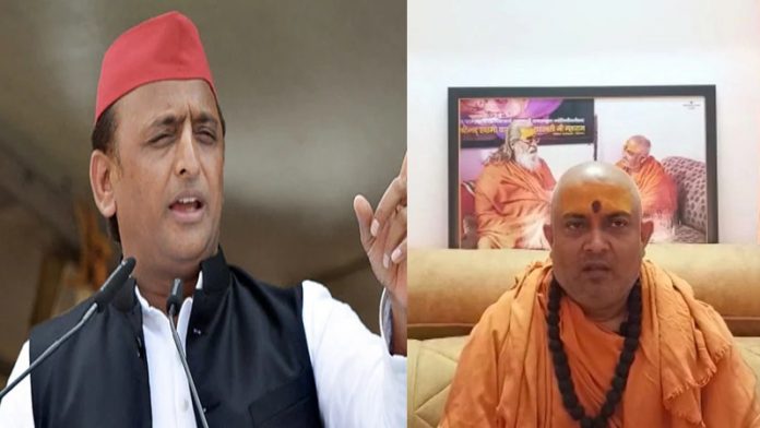 चिलमजीवी बयान पर बुरे फंसे अखिलेश यादव