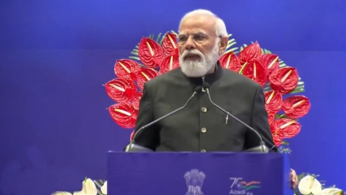 प्रधानमंत्री नरेंद्र मोदी ने बैंकों को चूना लगाकर भागे आर्थिक अपराधियों को वापस लौटने को कहा